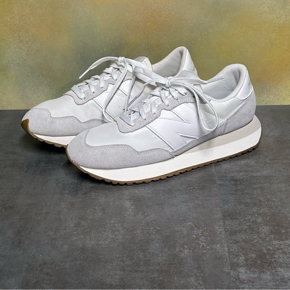 New Balance 237 Women's White Sneakers Size 9B - Picture 4 of 16